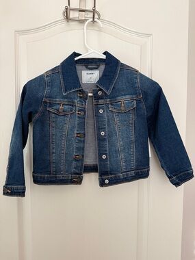 Old navy jean jacket size  5t